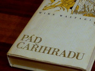 mika-waltari-pad-carihradu